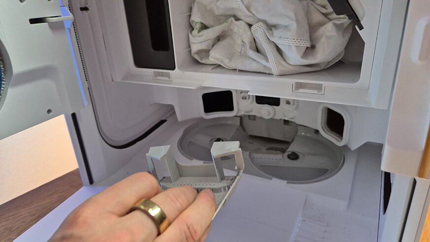 Die Selbstreinigungsfunktion des Matrix 10 Ultra wird in der Station aktiviert.